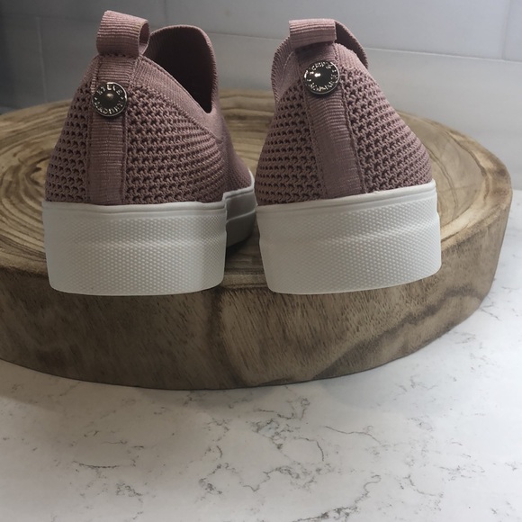 Blush crocheted knit Steve Madden sz 7 - Picture 3 of 7